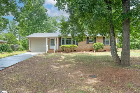 31 Blue Mountain Dr, Greenville, SC 29617