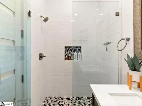 Bath - 2340 Runion Rd, Inman, SC 29349 photo 7 of 8