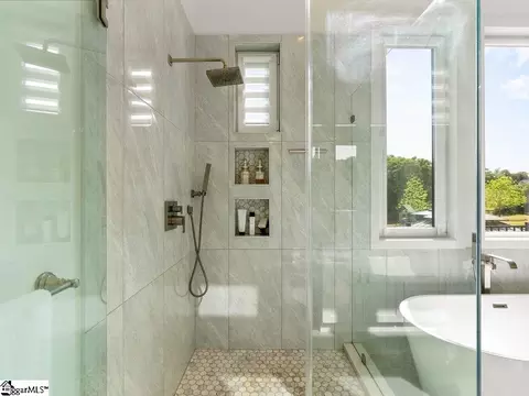 Bath - 2340 Runion Rd, Inman, SC 29349 photo 3 of 8
