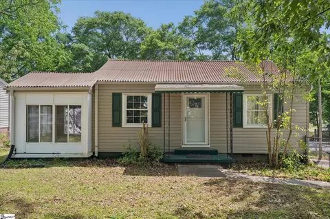2 Maryland Ave, Greenville, SC 29611