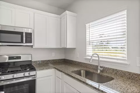 Kitchen - 192 Randwick Ln, Greer, SC 29651 photo 4 of 6