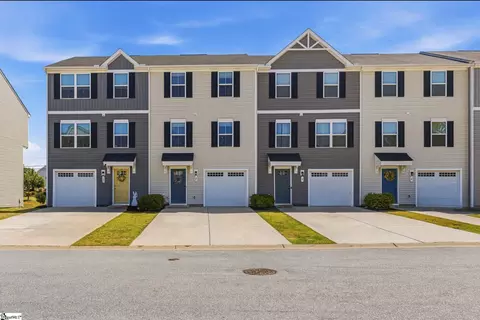 8 Bearmont Trl, Greenville, SC 29617