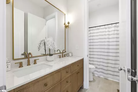 Bath - 104 Mount Vernon Rd, Greer, SC 29651 photo 3 of 4