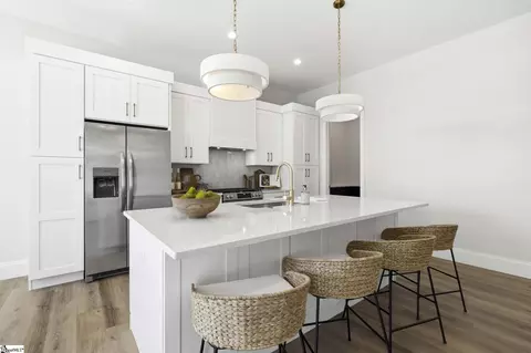 Kitchen - 104 Mount Vernon Rd, Greer, SC 29651 photo 3 of 4