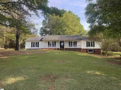 385 Wall St, Campobello, SC 29322