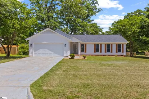 401 Belcross Dr, Simpsonville, SC 29681