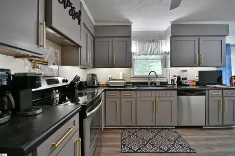 Kitchen - 208 Sheffield Ct, Easley, SC 29642 photo 4 of 4