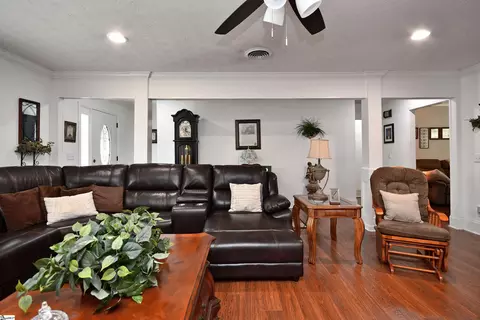 Living - 208 Sheffield Ct, Easley, SC 29642 photo 2 of 3