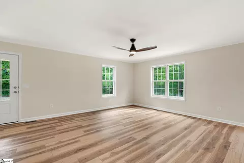 Living - 131 Lockaby Rd, Pelzer, SC 29669 photo 2 of 4