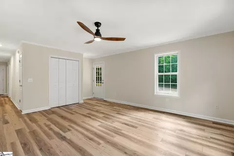 Living - 131 Lockaby Rd, Pelzer, SC 29669 photo 3 of 4