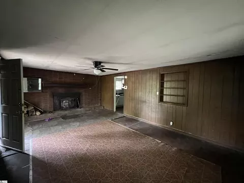Living - 384 Hamburg Rd, Easley, SC 29640 photo 2 of 4