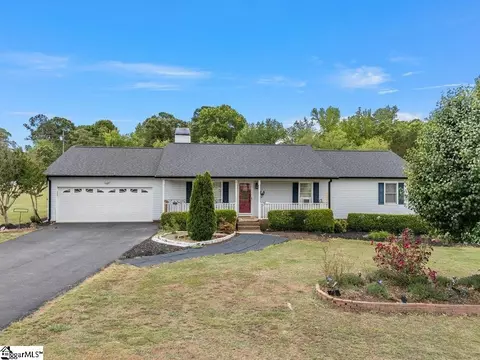 101 Springside Dr, Boiling Springs, SC 29316