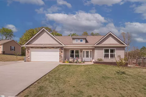 104 Summer Breeze Ct, Townville, SC 29689