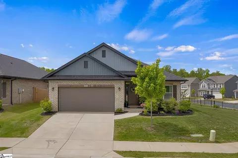 61 Woodcross Dr, Simpsonville, SC 29681