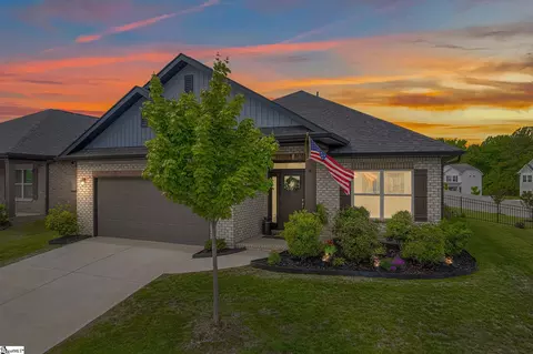 61 Woodcross Dr, Simpsonville, SC 29681