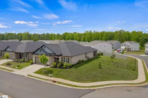 61 Woodcross Dr, Simpsonville, SC 29681