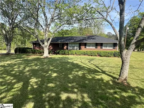 1302 Anderson St, Belton, SC 29627