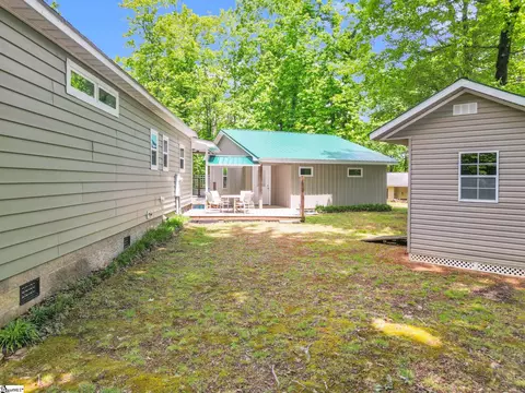 Exterior - 189 Friendly Cir, Saluda, NC 28773 photo 6 of 8