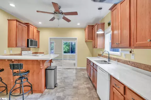 Kitchen - 189 Friendly Cir, Saluda, NC 28773 photo 2 of 2