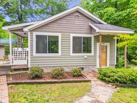 189 Friendly Cir, Saluda, NC 28773