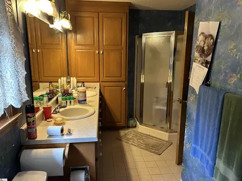 Bath - 112 Arnold Rd, Pelzer, SC 29669 photo 2 of 4