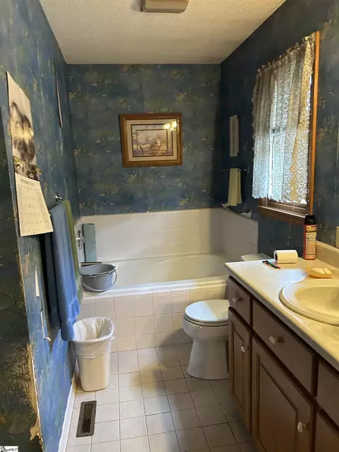 Bath - 112 Arnold Rd, Pelzer, SC 29669 photo 1 of 4