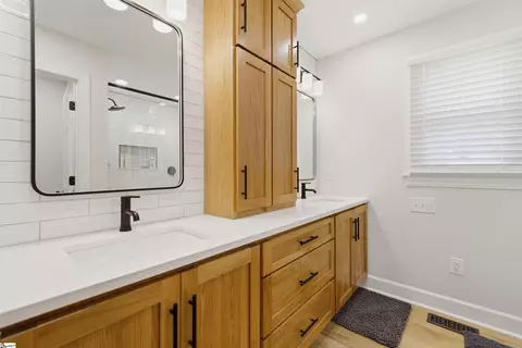Bath - 360 Topsail Dr, Waterloo, SC 29384 photo 1 of 5