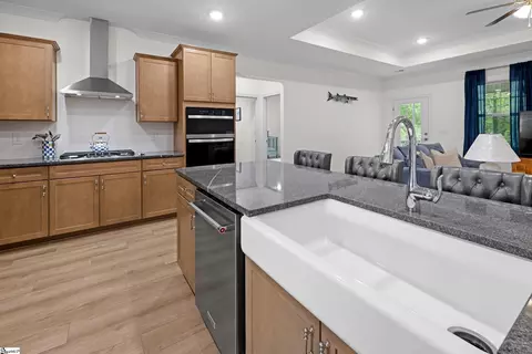 Kitchen - 209 Eagles View Dr, Seneca, SC 29678 photo 6 of 7