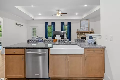 Kitchen - 209 Eagles View Dr, Seneca, SC 29678 photo 5 of 7