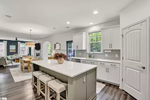 Kitchen - 306 Avendell Dr, Easley, SC 29642 photo 4 of 4