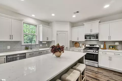 Kitchen - 306 Avendell Dr, Easley, SC 29642 photo 2 of 4