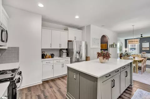 Kitchen - 306 Avendell Dr, Easley, SC 29642 photo 3 of 4