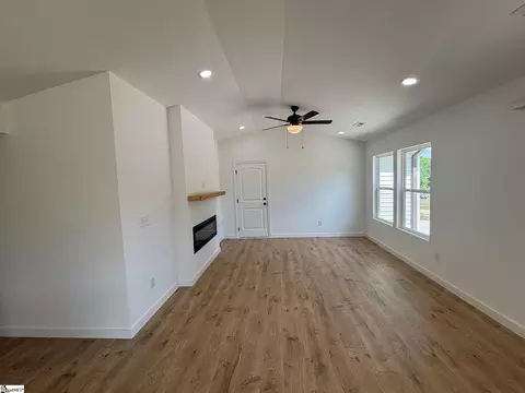 Living - 145 Carson Cir, Chesnee, SC 29323 photo 2 of 2