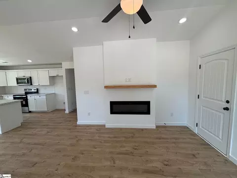 Living - 145 Carson Cir, Chesnee, SC 29323 photo 1 of 2