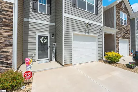 211 Sunriff Ct, Greer, SC 29651