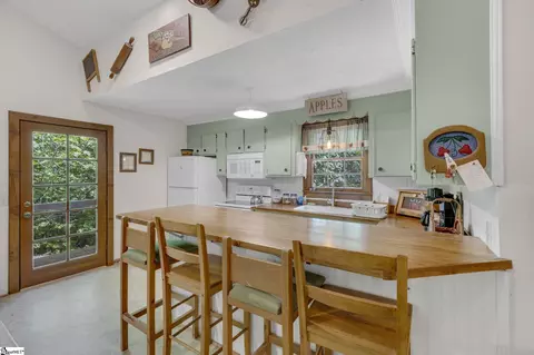 Kitchen - 437 435 West Gate Rd, Pickens, SC 29671 photo 1 of 4
