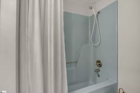 Bath - 437 435 West Gate Rd, Pickens, SC 29671 photo 3 of 5