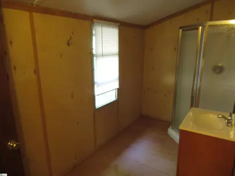 Bath - 437 435 West Gate Rd, Pickens, SC 29671 photo 5 of 5