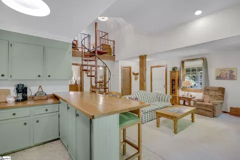 Kitchen - 437 435 West Gate Rd, Pickens, SC 29671 photo 3 of 4