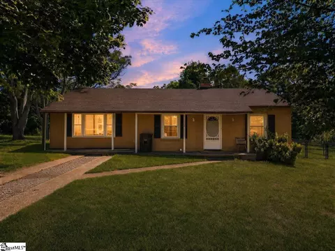 307 S Elm St, Pendleton, SC 29670