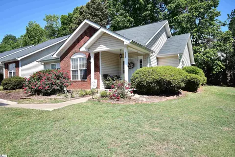 317 Woodruff Park Ln, Simpsonville, SC 29681