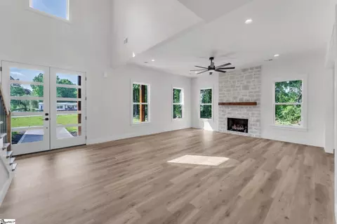 Living - 150 Babb Rd, Campobello, SC 29322 photo 1 of 5