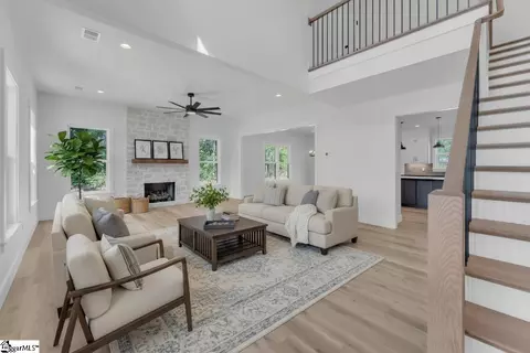 Living - 150 Babb Rd, Campobello, SC 29322 photo 2 of 5