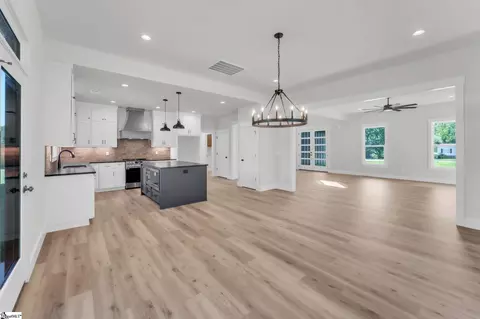 Living - 150 Babb Rd, Campobello, SC 29322 photo 5 of 5