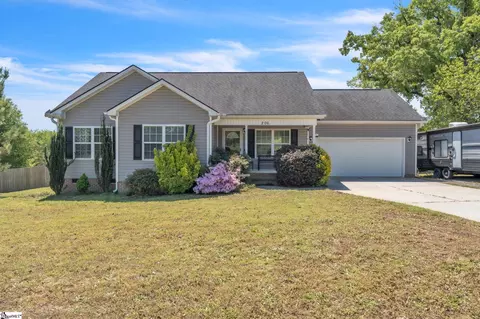206 Destiny Dr, Gray Court, SC 29645