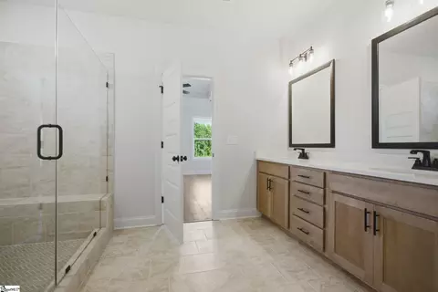 Entry Way - 93 Boggs Rd, Pelzer, SC 29669 photo 6 of 10
