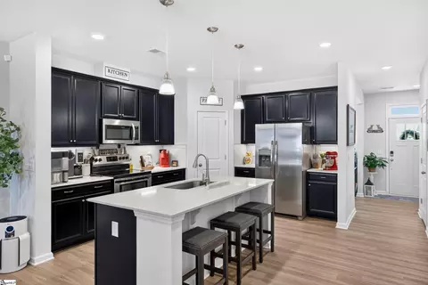 Kitchen - 14 Leander Dr, Greer, SC 29651 photo 2 of 5
