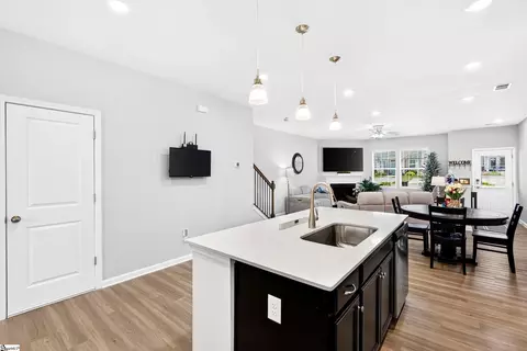 Kitchen - 14 Leander Dr, Greer, SC 29651 photo 4 of 5