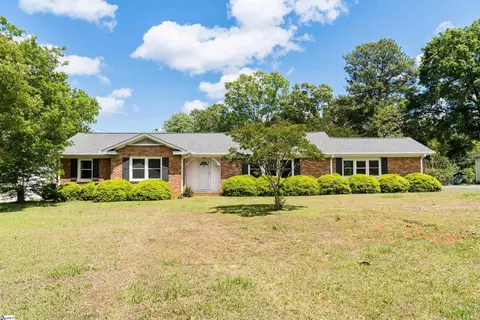 368 Fairlane Dr, Spartanburg, SC 29307