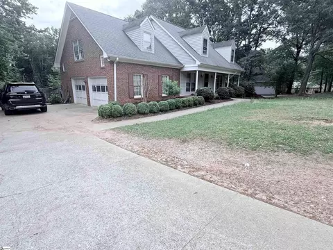 605 Millbrook Dr, Spartanburg, SC 29301
